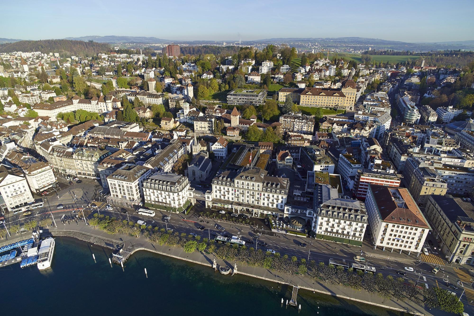 Hotel Schweizerhof Luzern Bagian luar foto Aerial view of the town