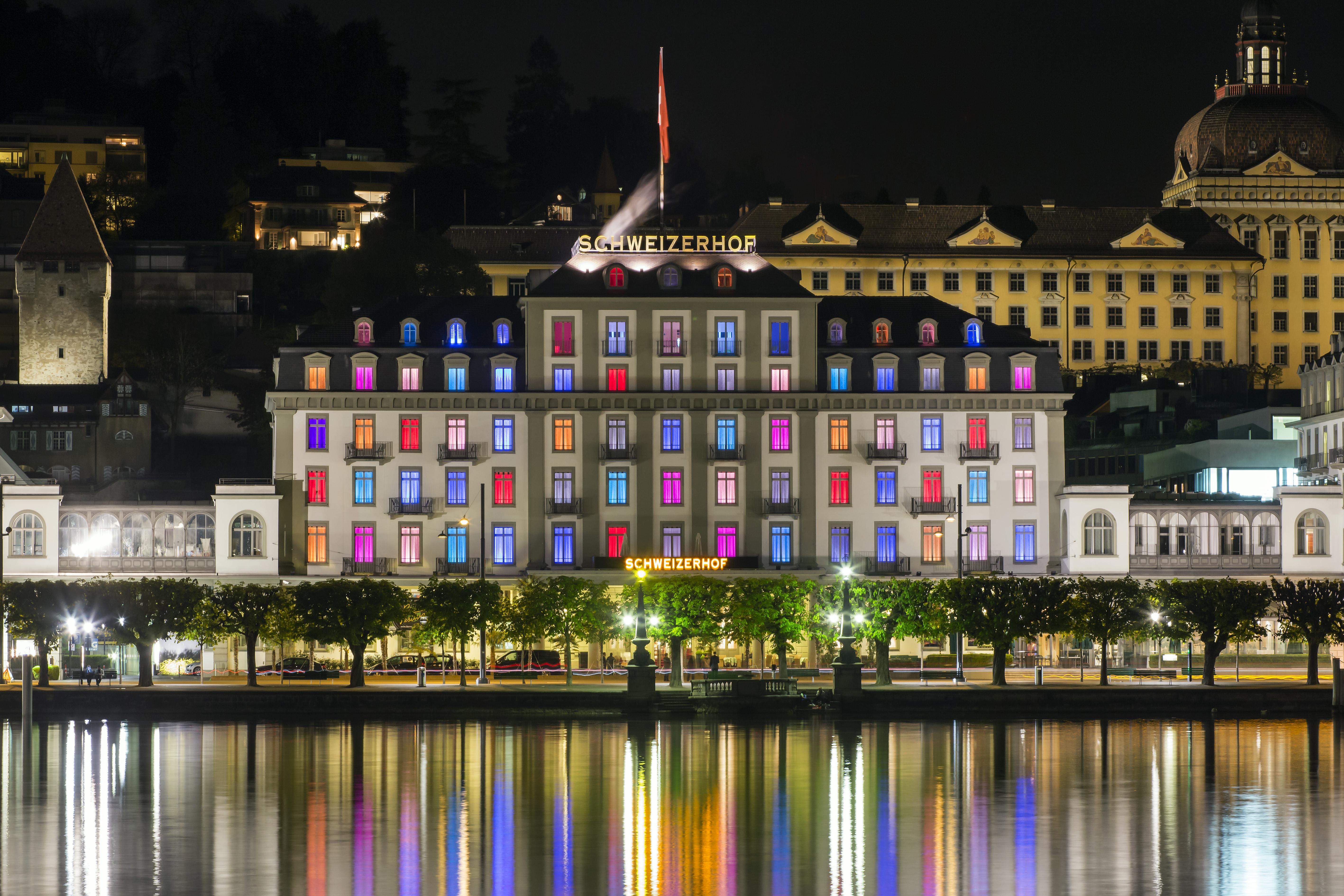 Hotel Schweizerhof Luzern Bagian luar foto