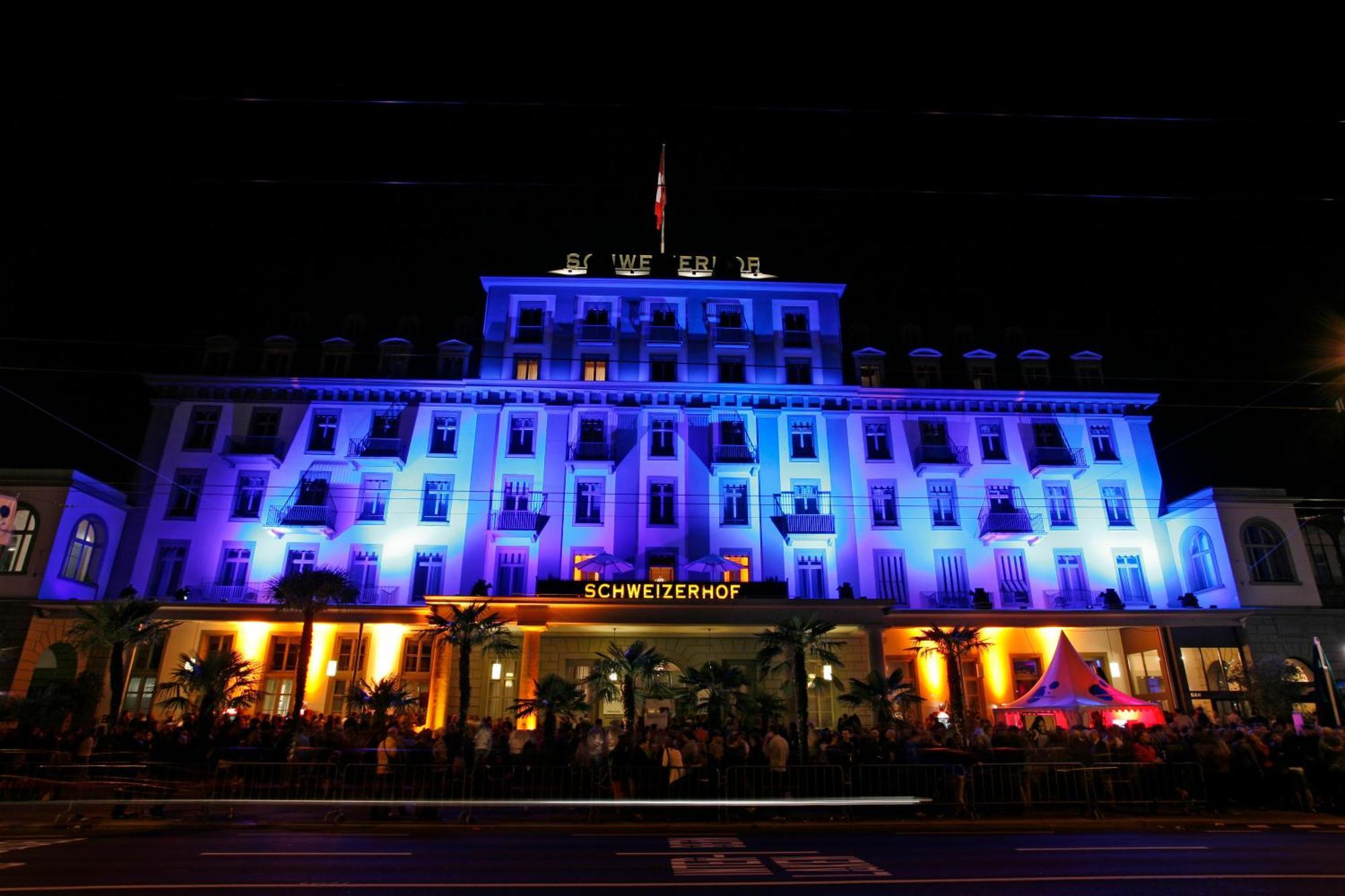 Hotel Schweizerhof Luzern Bagian luar foto