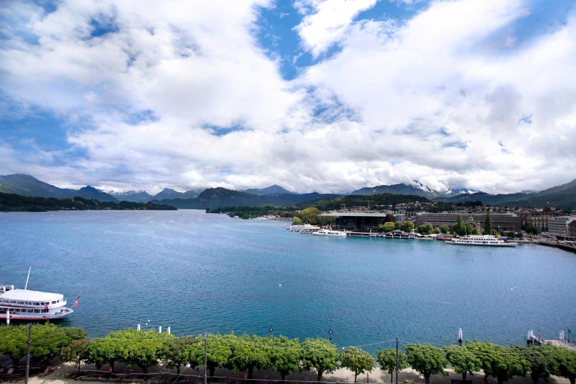 Hotel Schweizerhof Luzern Bagian luar foto