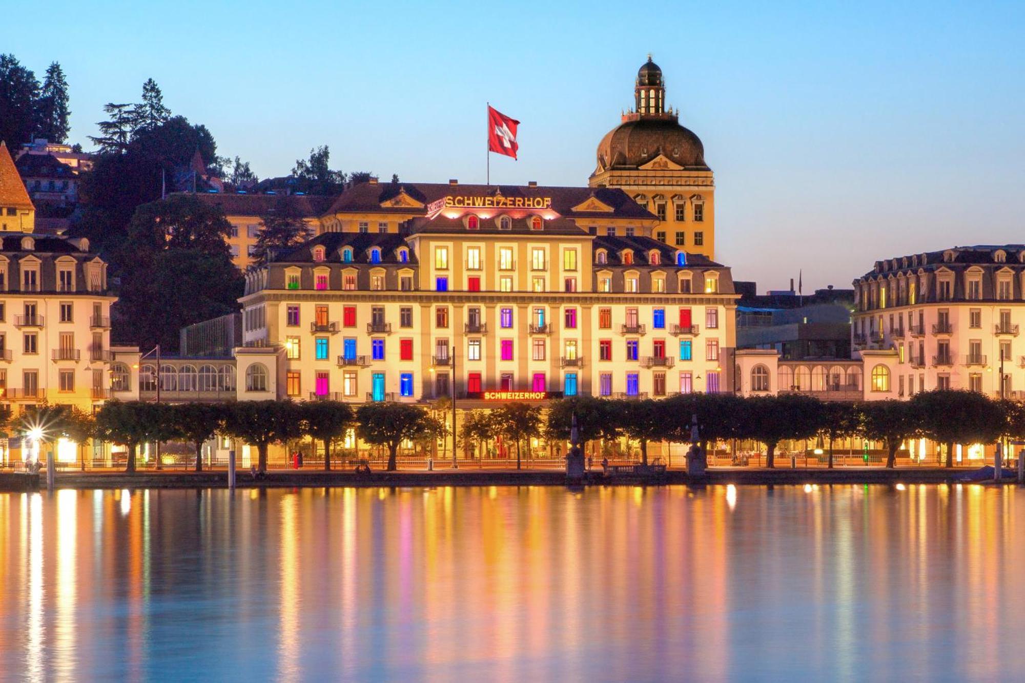 Hotel Schweizerhof Luzern Bagian luar foto